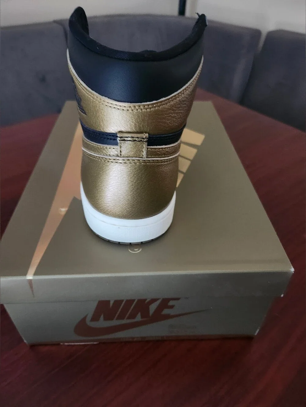 2024Air Jordan 1 Retro High OG 'Black Gold'